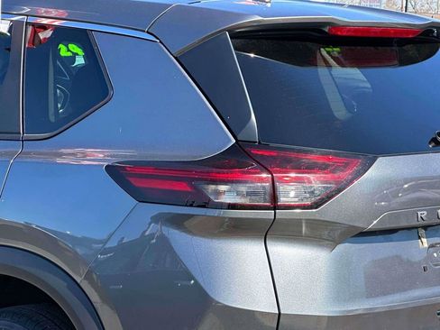 Used 2024 Nissan Rogue S image 8