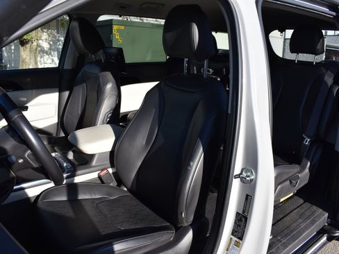 Used 2022 Kia Carnival SX image 27