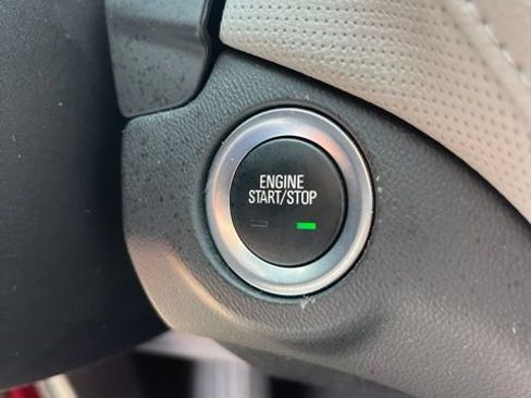 Used 2018 Chevrolet Equinox Premier FWD image 23