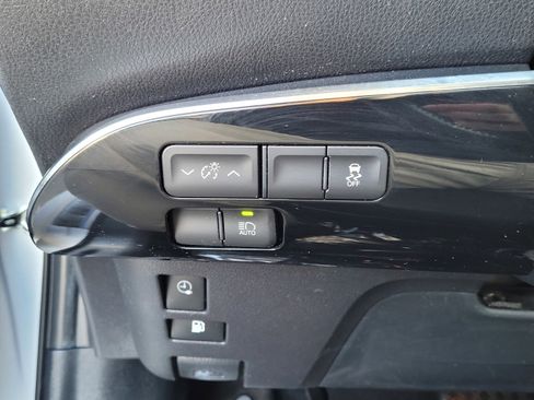 Used 2017 Toyota Prius Prime Premium image 15