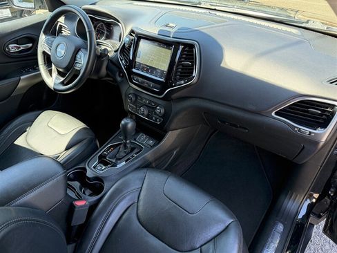Used 2019 Jeep Cherokee Limited w/ Luxury Group AWD/4WD image 18