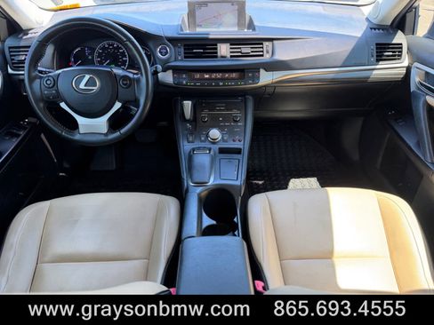 Used 2015 Lexus CT 200h w/ Navigation Package FWD image 18