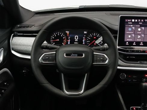 Used 2024 Jeep Compass Latitude w/ Sun and Sound Group AWD/4WD image 21