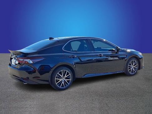 Used 2022 Toyota Camry XLE image 5