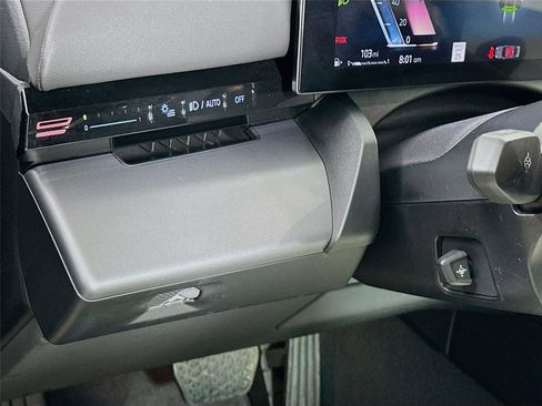 Used 2025 BMW 530i xDrive 530i xDrive w/ Premium Package image 10