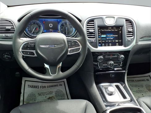 Used 2023 Chrysler 300 Touring RWD image 4