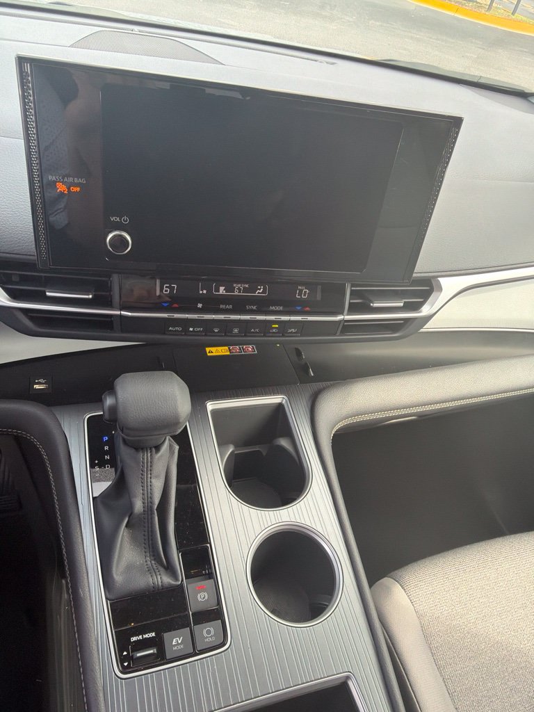 Used 2026 Toyota Sienna LE FWD image 12