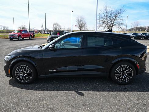 Certified 2025 Ford Mustang Mach-E Premium image 8