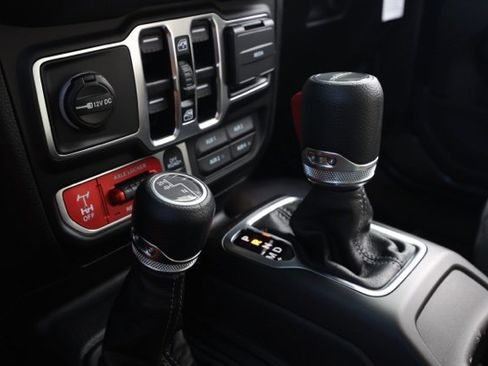 New 2025 Jeep Gladiator Willys image 30