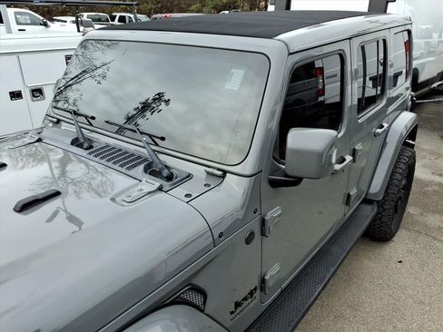 Used 2022 Jeep Wrangler Unlimited Sahara image 3