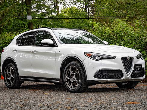 Used 2022 Alfa Romeo Stelvio Ti image 20