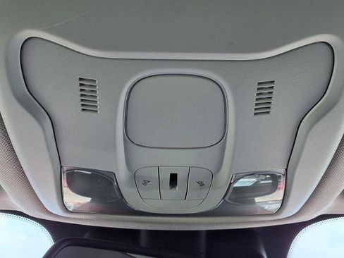 Used 2018 Jeep Renegade Limited w/ Safety & Security Group FWD image 17