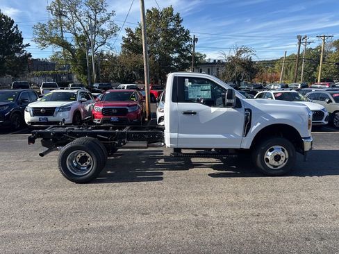 New 2026 Ford F350 XL w/ XL Chrome Package image 4
