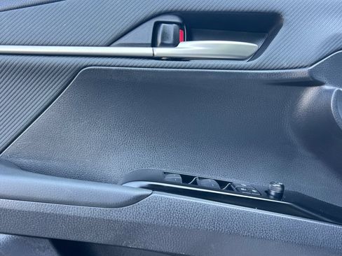 Used 2025 Toyota Camry SE FWD image 12