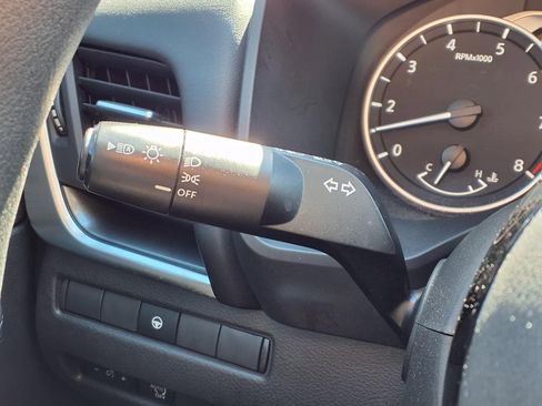 Used 2023 Nissan Rogue SV image 24