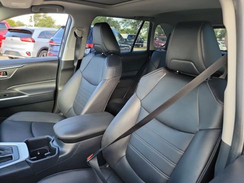 Used 2025 Toyota RAV4 XLE Premium FWD image 10