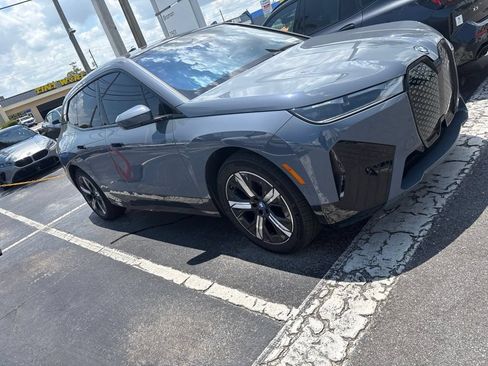 Used 2024 BMW iX xDrive50 w/ Sport Package AWD/4WD image 10