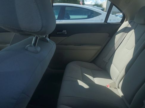 Used 2010 Ford Fusion SE FWD image 9