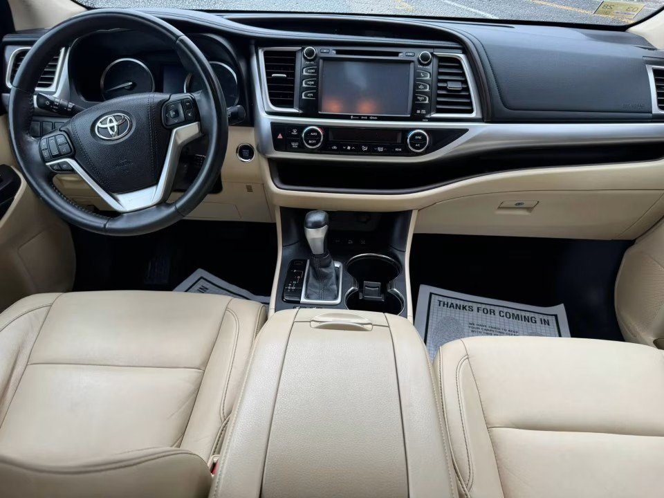 Used 2016 Toyota Highlander XLE AWD/4WD image 23