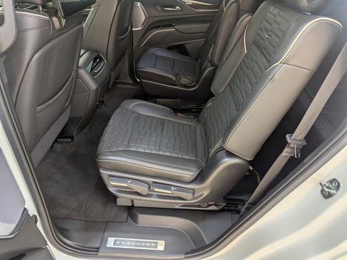 Certified 2022 Cadillac Escalade Sport Platinum w/ Heavy-Duty Trailer Package image 14