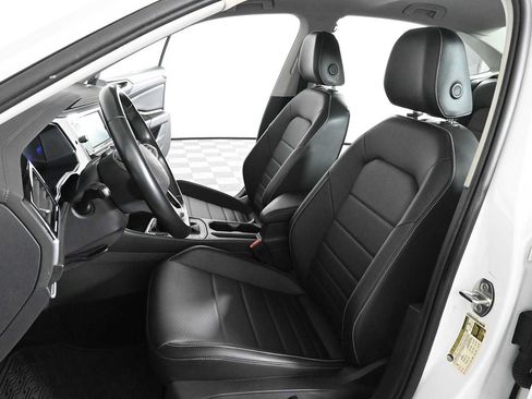 Certified 2023 Volkswagen Jetta SE w/ Panoramic Sunroof Package FWD image 18