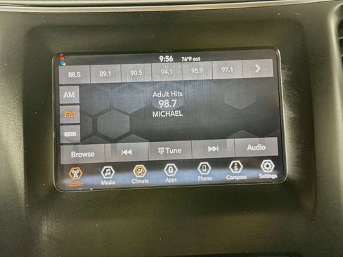 Used 2019 Jeep Cherokee Latitude Plus FWD image 17