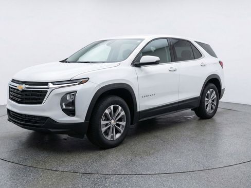 Used 2025 Chevrolet Equinox LT FWD image 3