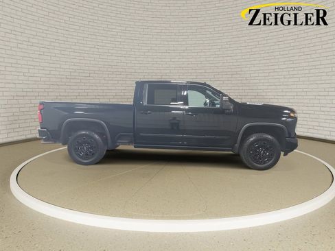 Used 2024 Chevrolet Silverado 3500 High Country w/ High Country Premium Package AWD/4WD image 4