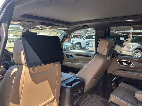 Certified 2021 Chevrolet Suburban Premier w/ Premium Package AWD/4WD image 17