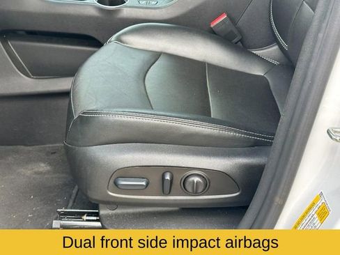 Used 2023 GMC Terrain SLT image 21