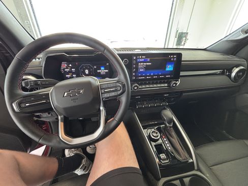 Used 2025 Chevrolet Colorado Z71 w/ Midnight Edition AWD/4WD image 18