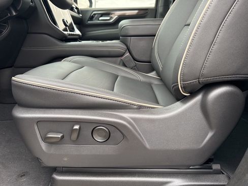 New 2025 GMC Yukon Elevation image 22