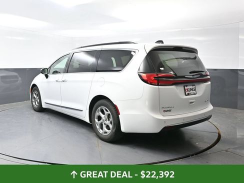 Used 2023 Chrysler Pacifica Limited FWD image 12