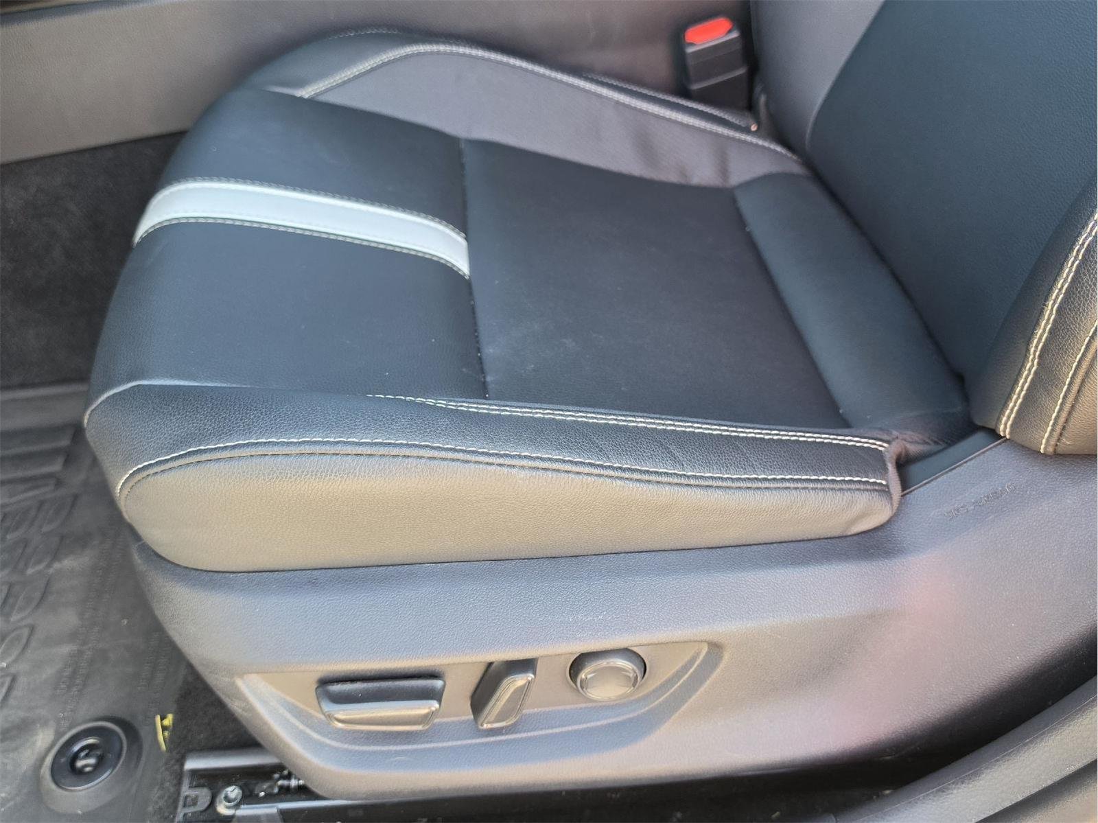 Used 2025 Toyota Camry SE FWD image 15