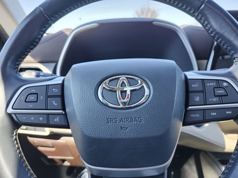Used 2022 Toyota Highlander XLE image 32