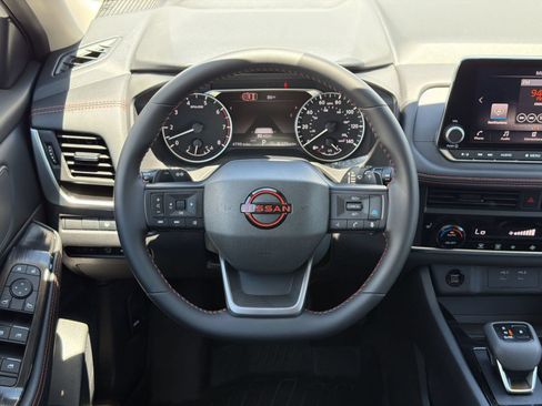 Used 2026 Nissan Rogue SV AWD/4WD image 10
