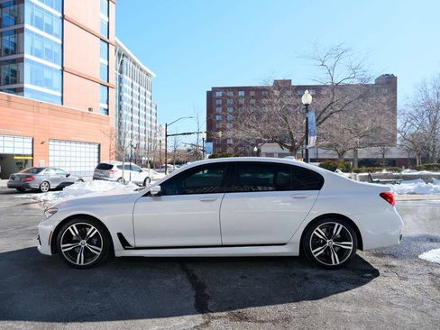 Used 2018 BMW 750i image 6