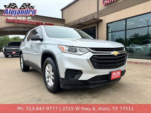 Used 2018 Chevrolet Traverse LS FWD image 1