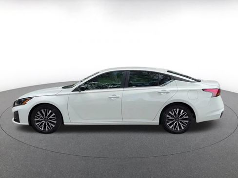 Used 2026 Nissan Altima 2.5 SV FWD image 9