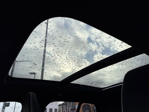 Used 2023 Volvo XC40 Recharge Plus image 15