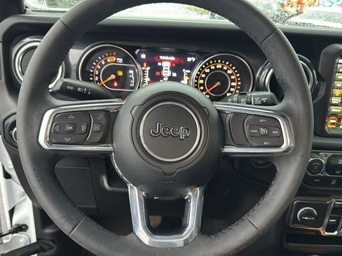 Used 2023 Jeep Wrangler Unlimited Sahara image 17