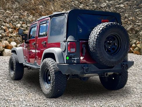 Used 2012 Jeep Wrangler Unlimited Rubicon w/ Connectivity Group AWD/4WD image 11