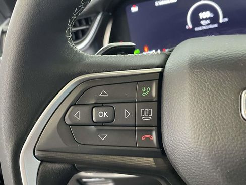 Used 2025 Jeep Grand Cherokee Altitude AWD/4WD image 25