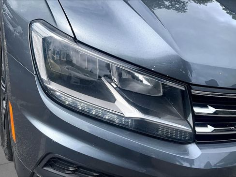Used 2018 Volkswagen Tiguan SEL FWD image 28