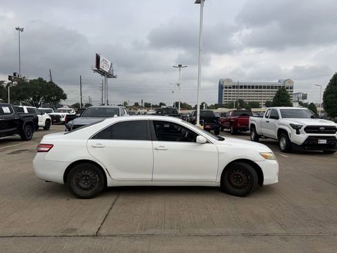 Used 2011 Toyota Camry FWD image 4