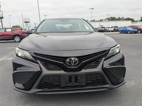 Used 2023 Toyota Camry SE image 9