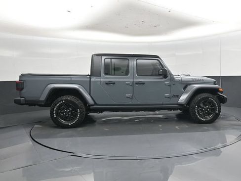 Used 2024 Jeep Gladiator Sport AWD/4WD image 2