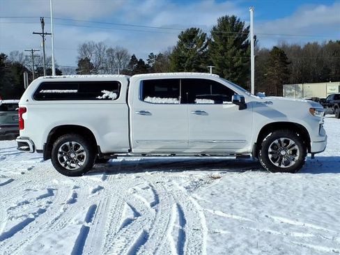Used 2023 Chevrolet Silverado 1500 High Country w/ Technology Package image 32
