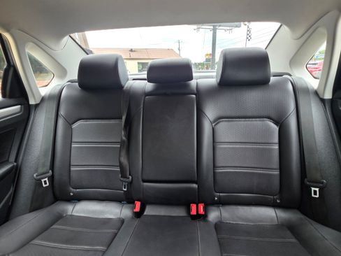 Used 2021 Volkswagen Passat 2.0T SE FWD image 18