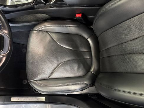 Used 2022 Lincoln Nautilus Reserve w/ Luxury Package image 28